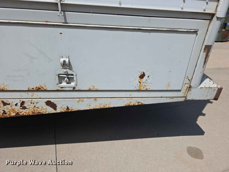 image for item FH6147 1989 Ford C8000 broadcasting truck