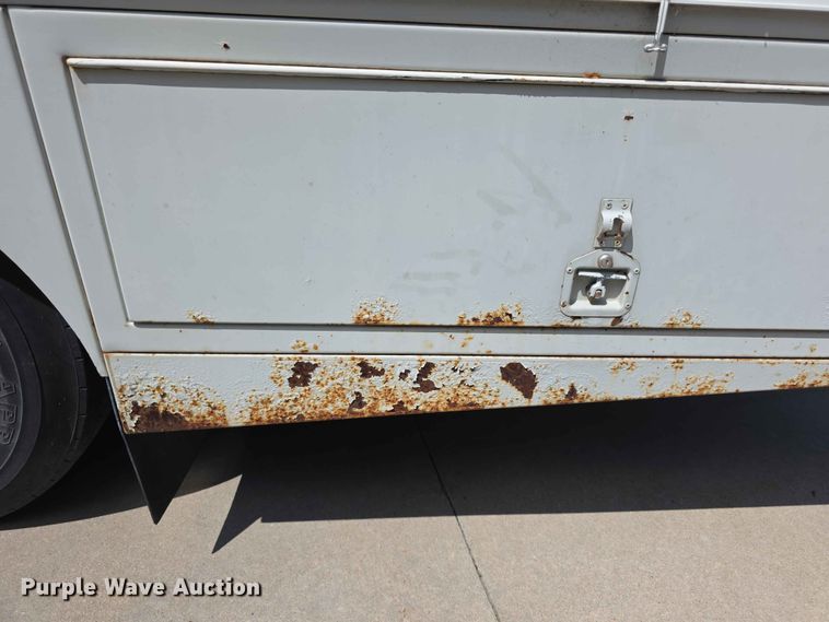 image for item FH6147 1989 Ford C8000 broadcasting truck