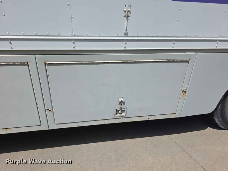 image for item FH6147 1989 Ford C8000 broadcasting truck
