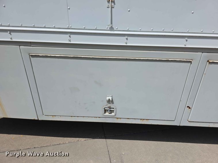 image for item FH6147 1989 Ford C8000 broadcasting truck