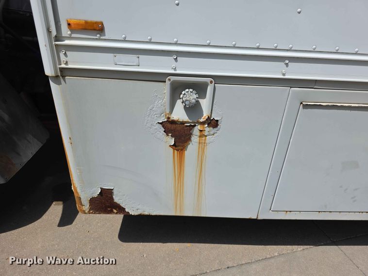 image for item FH6147 1989 Ford C8000 broadcasting truck