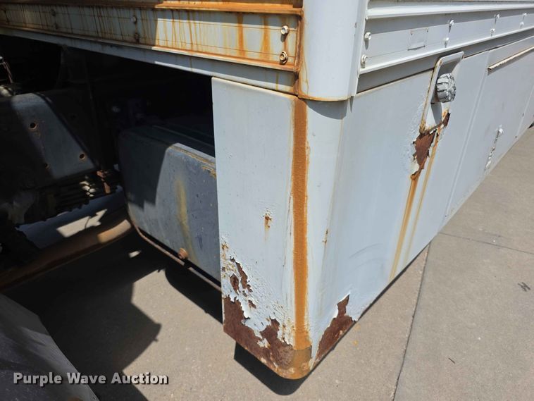 image for item FH6147 1989 Ford C8000 broadcasting truck