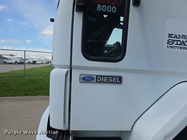 image for item FH6147 1989 Ford C8000 broadcasting truck
