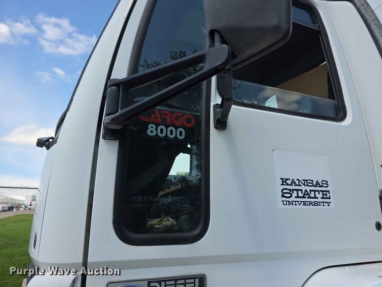 image for item FH6147 1989 Ford C8000 broadcasting truck