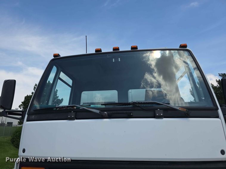 image for item FH6147 1989 Ford C8000 broadcasting truck