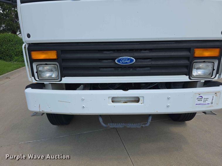 image for item FH6147 1989 Ford C8000 broadcasting truck