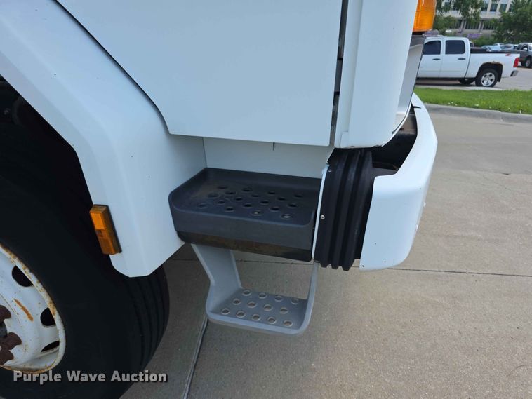 image for item FH6147 1989 Ford C8000 broadcasting truck