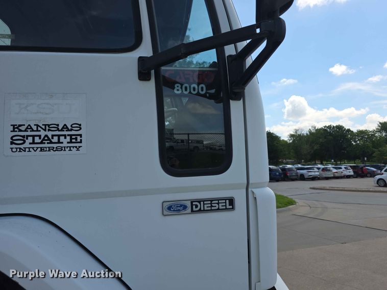 image for item FH6147 1989 Ford C8000 broadcasting truck