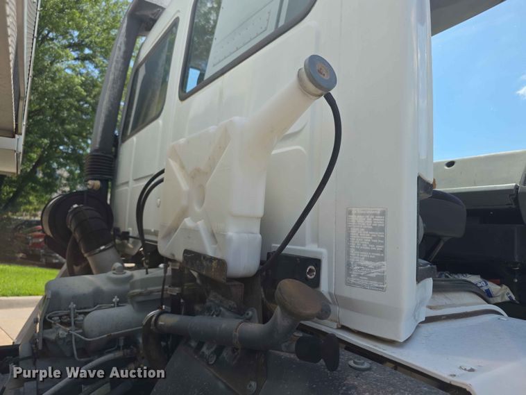 image for item FH6147 1989 Ford C8000 broadcasting truck