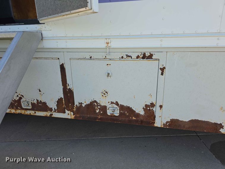 image for item FH6147 1989 Ford C8000 broadcasting truck