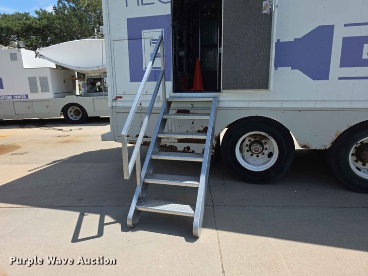 image for item FH6147 1989 Ford C8000 broadcasting truck