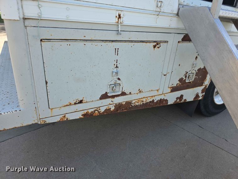 image for item FH6147 1989 Ford C8000 broadcasting truck