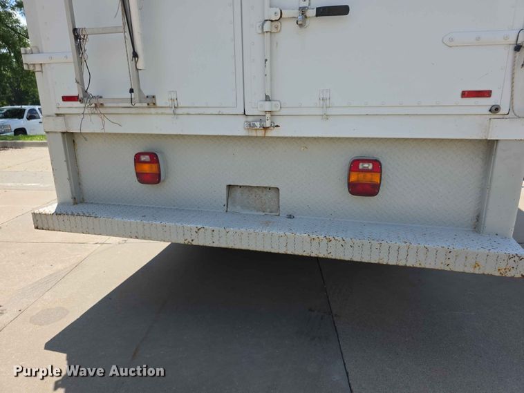image for item FH6147 1989 Ford C8000 broadcasting truck