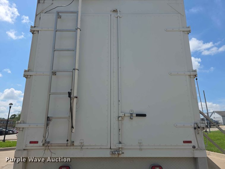 image for item FH6147 1989 Ford C8000 broadcasting truck