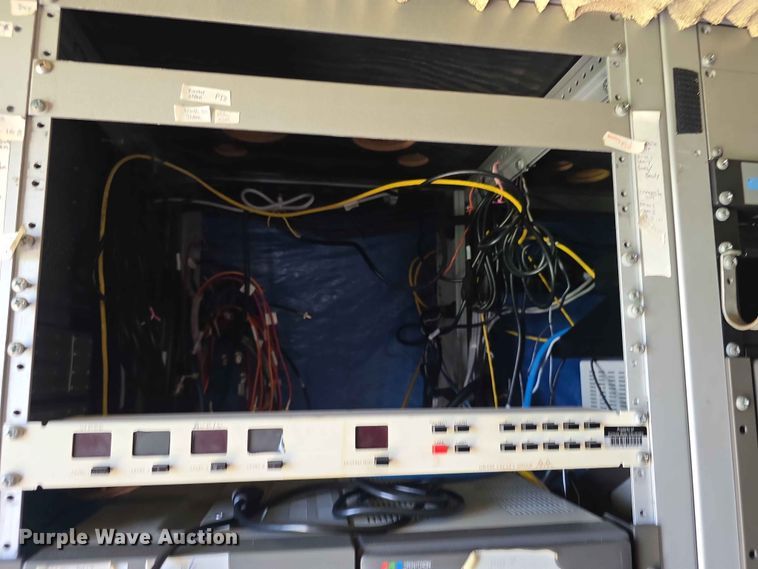 image for item FH6147 1989 Ford C8000 broadcasting truck