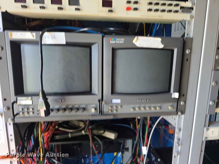 image for item FH6147 1989 Ford C8000 broadcasting truck
