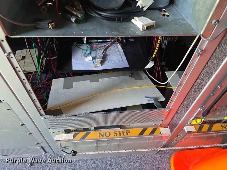 image for item FH6147 1989 Ford C8000 broadcasting truck
