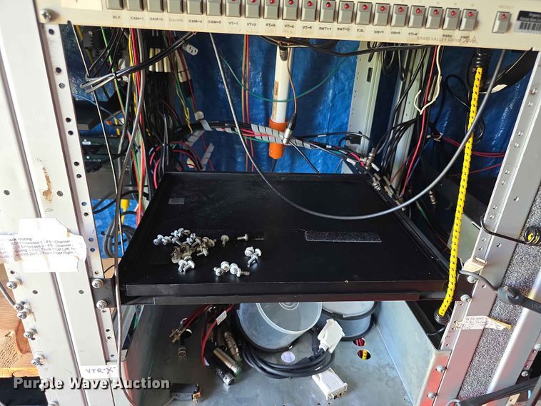 image for item FH6147 1989 Ford C8000 broadcasting truck
