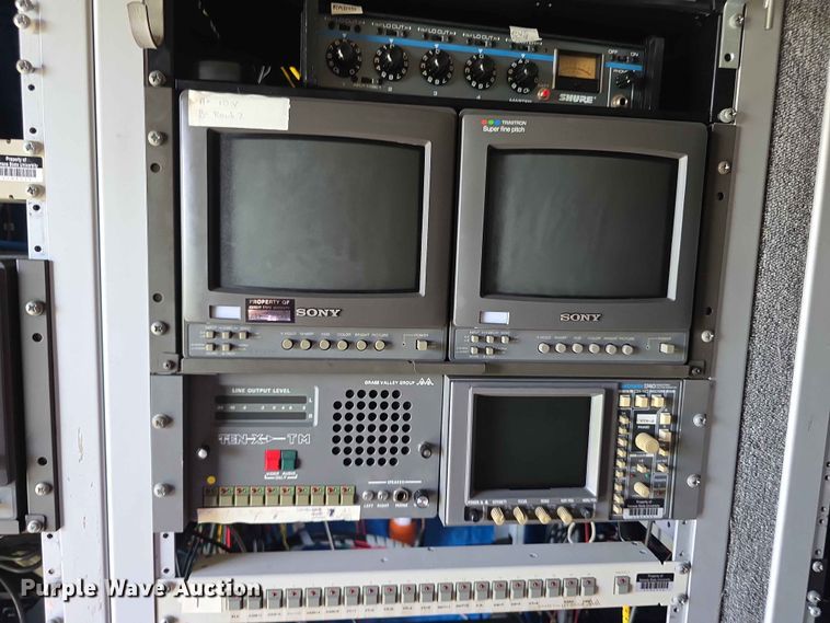 image for item FH6147 1989 Ford C8000 broadcasting truck
