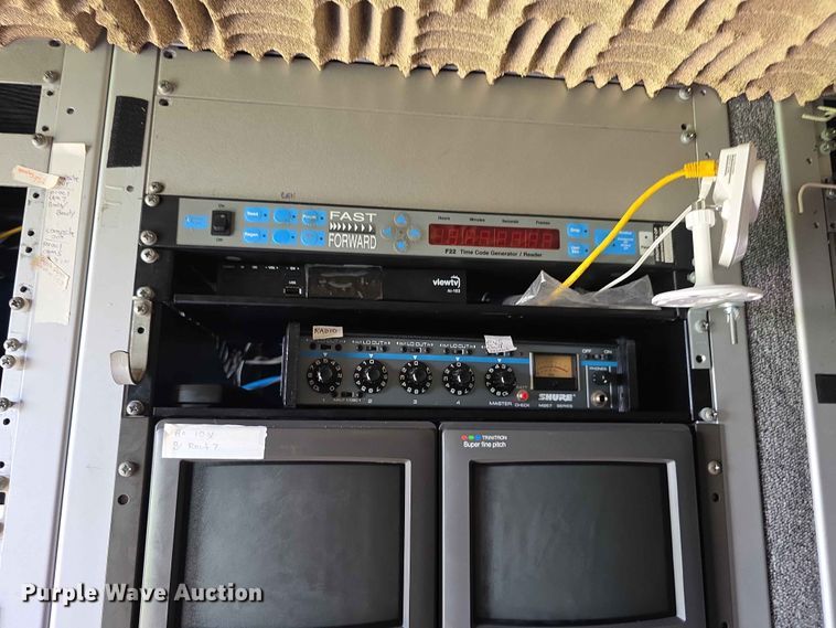 image for item FH6147 1989 Ford C8000 broadcasting truck