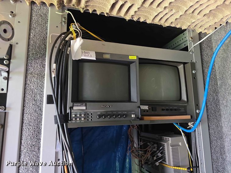 image for item FH6147 1989 Ford C8000 broadcasting truck