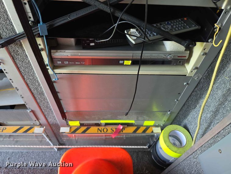 image for item FH6147 1989 Ford C8000 broadcasting truck