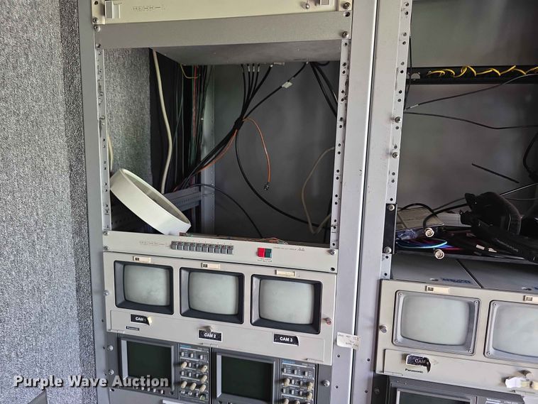 image for item FH6147 1989 Ford C8000 broadcasting truck