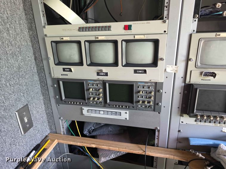 image for item FH6147 1989 Ford C8000 broadcasting truck