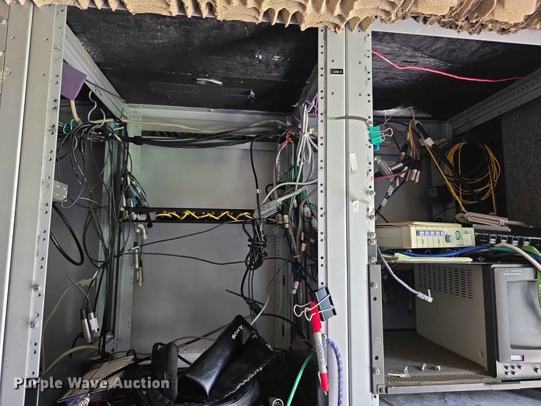 image for item FH6147 1989 Ford C8000 broadcasting truck
