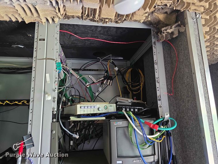 image for item FH6147 1989 Ford C8000 broadcasting truck