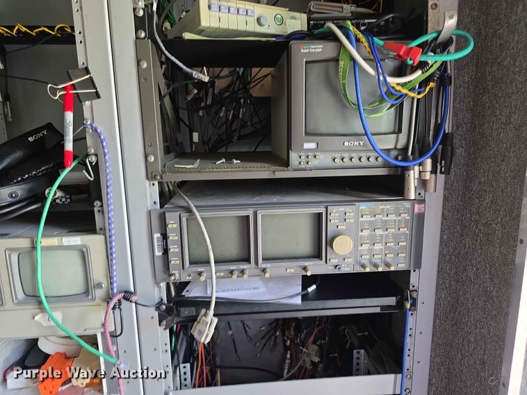 image for item FH6147 1989 Ford C8000 broadcasting truck