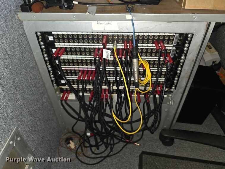 image for item FH6147 1989 Ford C8000 broadcasting truck