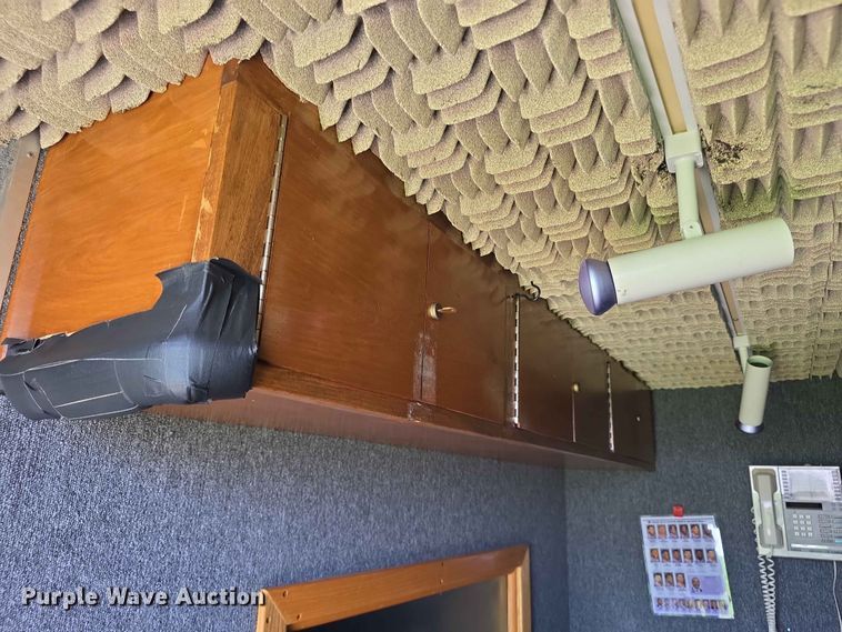image for item FH6147 1989 Ford C8000 broadcasting truck
