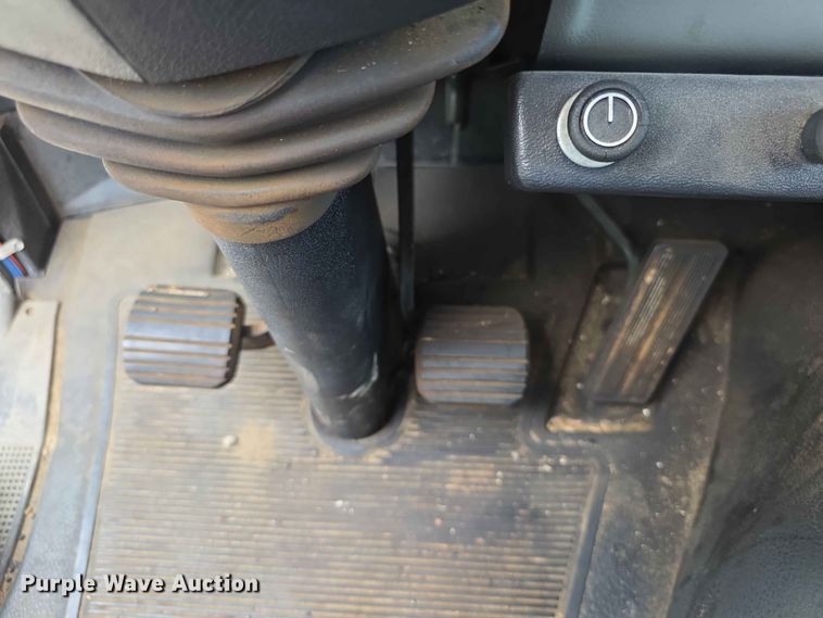 image for item FH6147 1989 Ford C8000 broadcasting truck