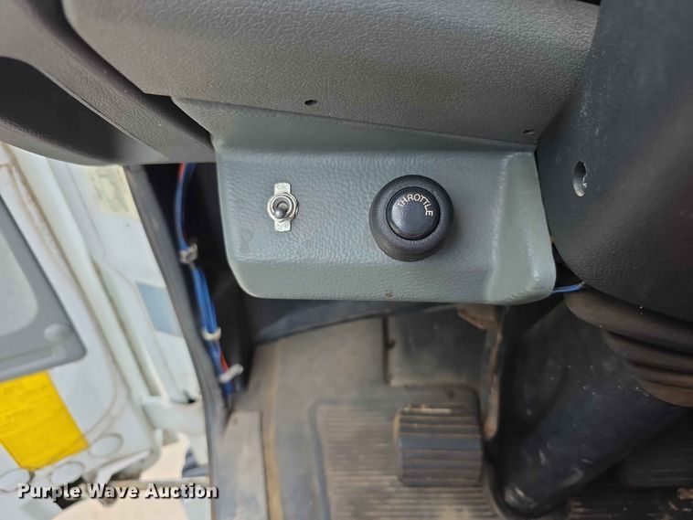 image for item FH6147 1989 Ford C8000 broadcasting truck