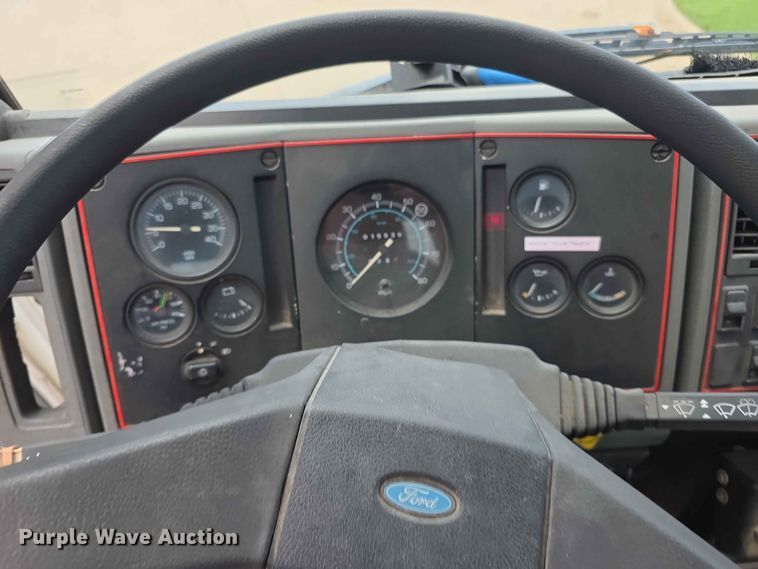 image for item FH6147 1989 Ford C8000 broadcasting truck