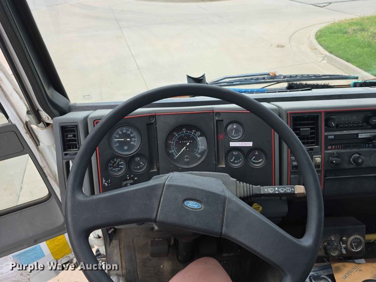 image for item FH6147 1989 Ford C8000 broadcasting truck