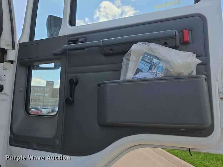 image for item FH6147 1989 Ford C8000 broadcasting truck
