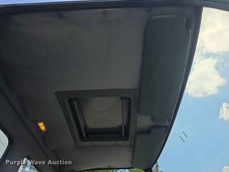 image for item FH6147 1989 Ford C8000 broadcasting truck