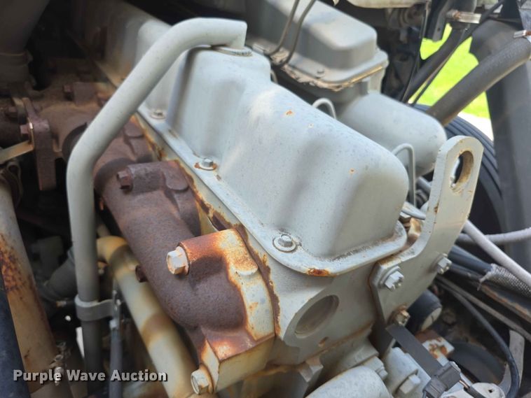 image for item FH6147 1989 Ford C8000 broadcasting truck