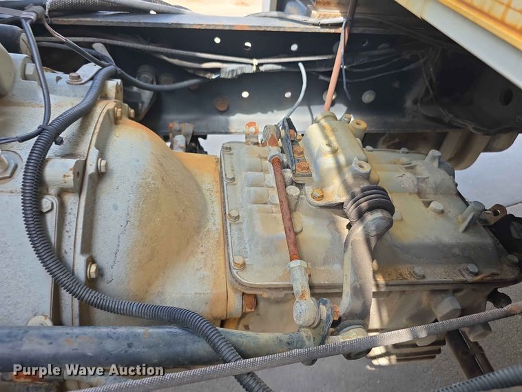 image for item FH6147 1989 Ford C8000 broadcasting truck