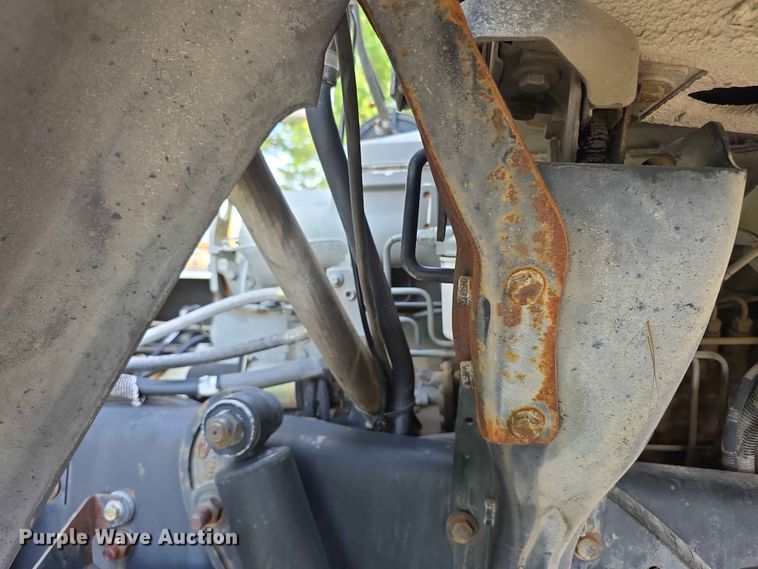 image for item FH6147 1989 Ford C8000 broadcasting truck