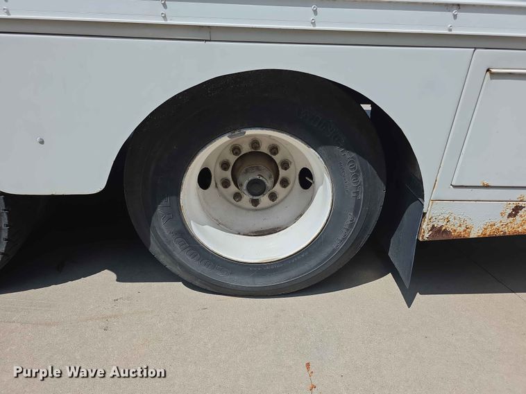 image for item FH6147 1989 Ford C8000 broadcasting truck