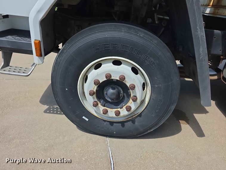 image for item FH6147 1989 Ford C8000 broadcasting truck