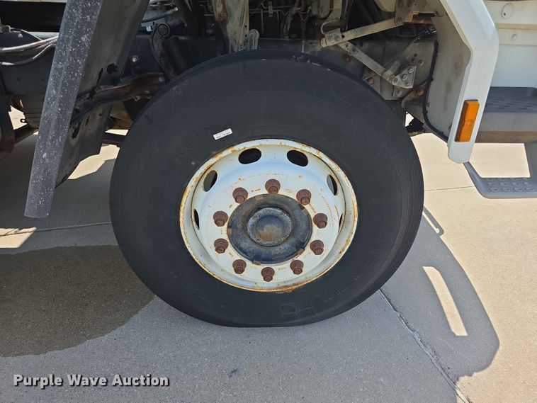 image for item FH6147 1989 Ford C8000 broadcasting truck