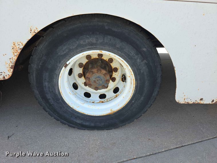 image for item FH6147 1989 Ford C8000 broadcasting truck