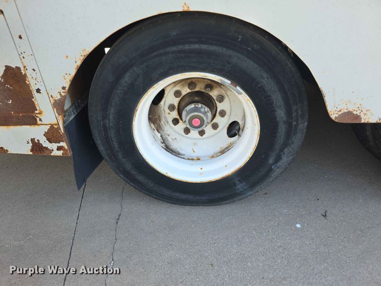 image for item FH6147 1989 Ford C8000 broadcasting truck