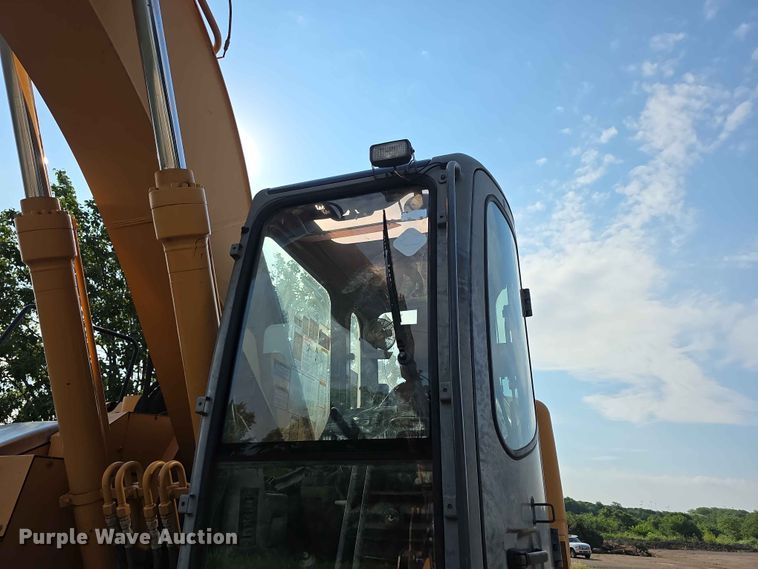 image for item FH6150 2004 Case CX225SR excavator