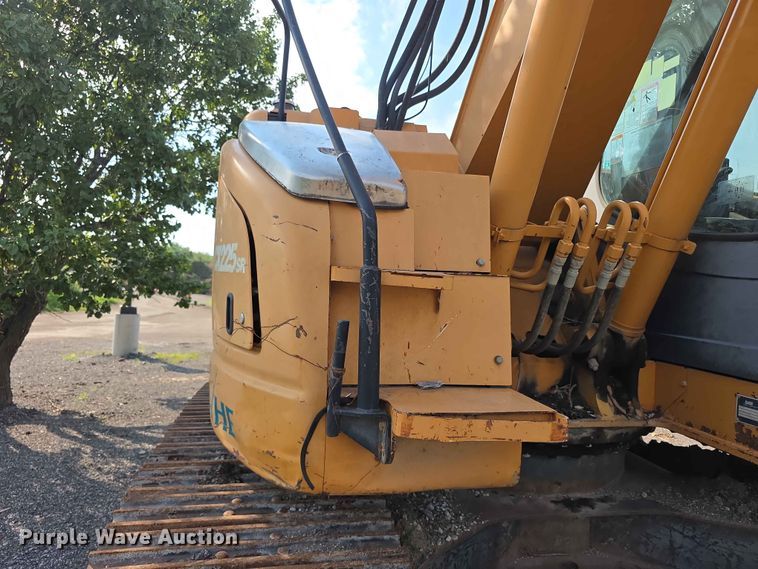 image for item FH6150 2004 Case CX225SR excavator