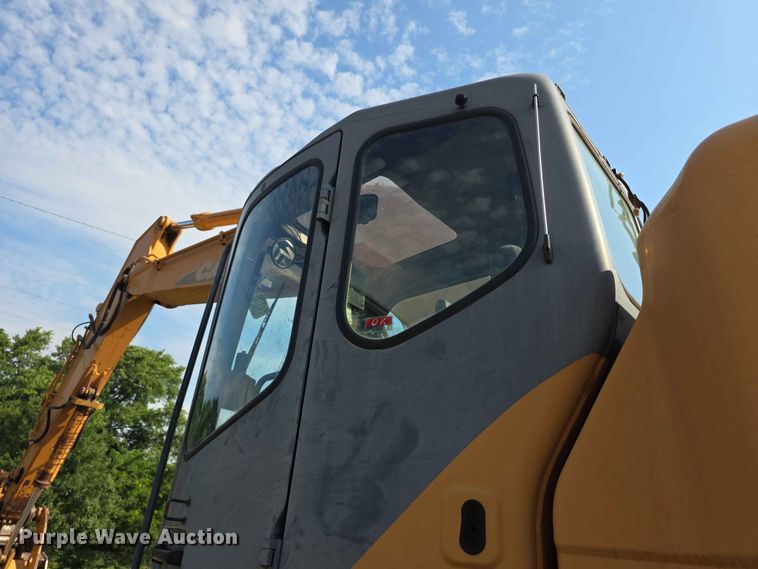 image for item FH6150 2004 Case CX225SR excavator